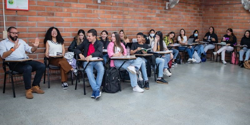 Estudiantes en clase en la Universidad de Medellín.