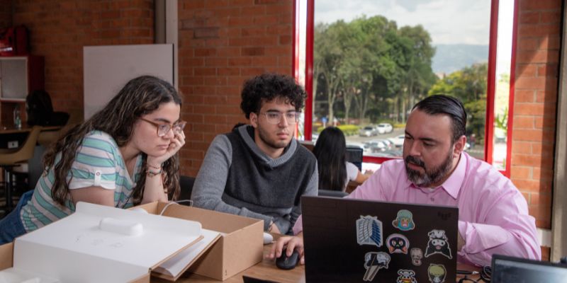 Los estudiantes de la Universidad de Medellín se preparan para las Pruebas Saber Pro.