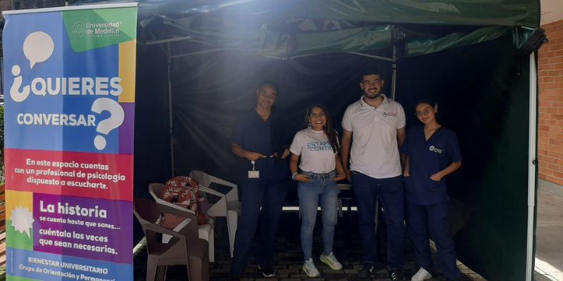 Escuchaderos apoyados por estudiantes de Psicología de la Universidad de Medellín.