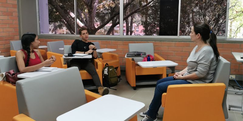 Conversatorio intercultural entre estudiantes de la Universidad de Medellín.